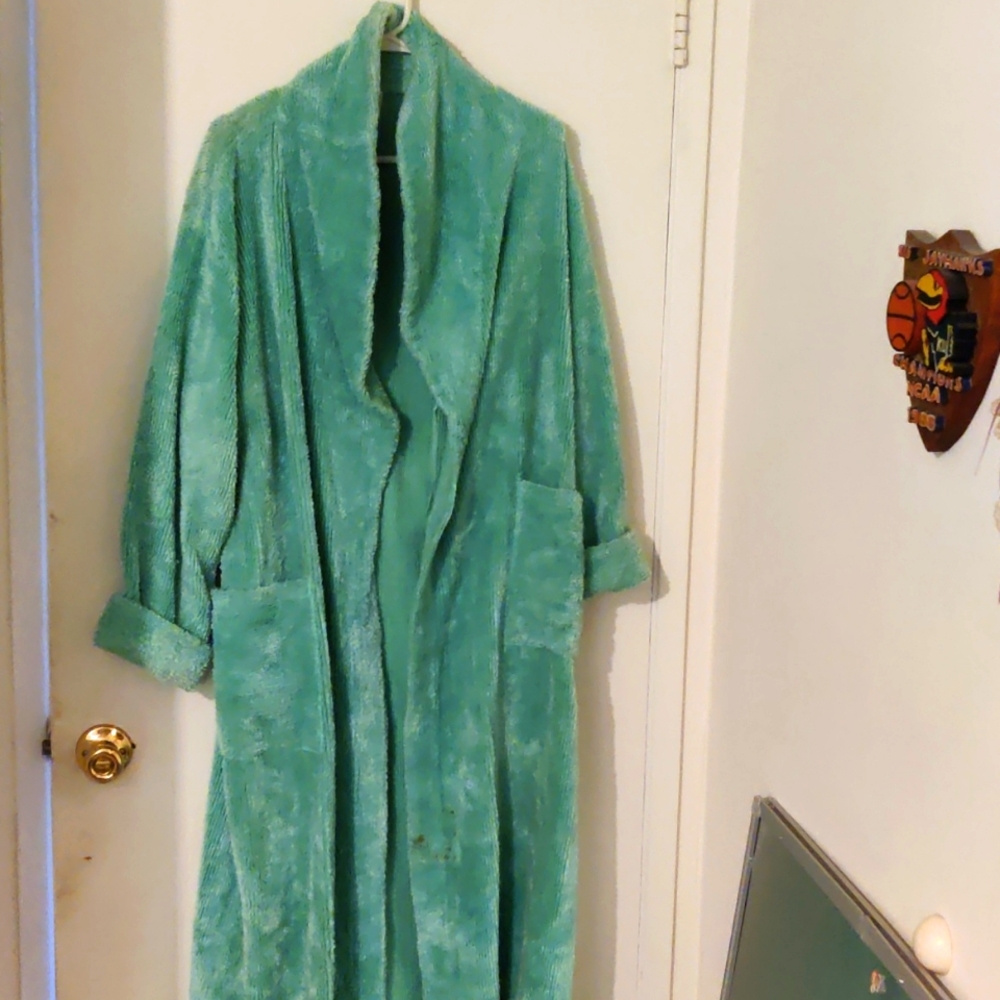 Herbcraft small light green 100% cotton Robe